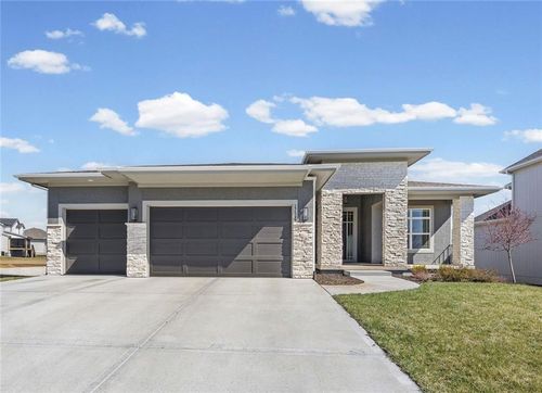 17166 W 164th Ter, Olathe, KS, 66062-7812 | Card Image