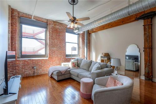 apt-513-200 Main St, Kansas City, MO, 64105-1284 | Card Image