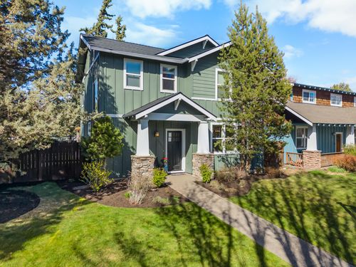20392 Aberdeen Dr, Bend, OR, 97702-9812 | Card Image