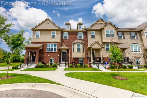 2785 Hartwick Dr, Rochester Hills, MI, 48307-4312 | Card Image