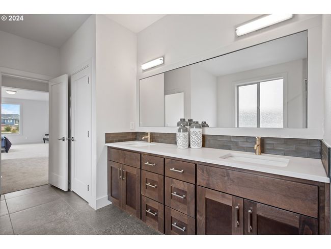 8870 Sw Mohegan Ln, House other with 5 bedrooms, 3 bathrooms and 3 parking in Tualatin OR | Image 25