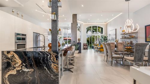 66-21205 Ne 38th Ave, Miami, FL, 33180-4027 | Card Image