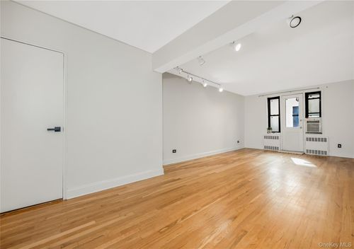 1c-150-11 72nd Rd, Flushing, NY, 11367-2125 | Card Image
