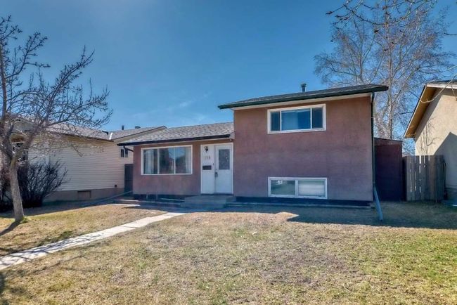 195 Pinecliff Way Ne, Home with 3 bedrooms, 2 bathrooms and 4 parking in Calgary AB | Image 2