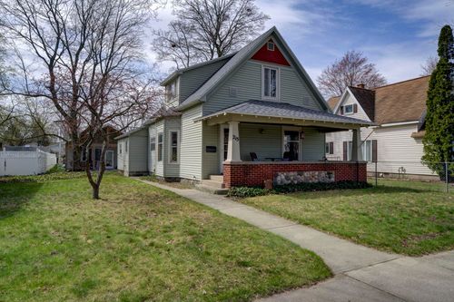 215 W 12th St, Traverse City, MI, 49684-4001 | Card Image