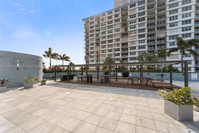 APT-1404 - 1881 79 Th Street Cswy, Condo with 2 bedrooms, 2 bathrooms and null parking in North Bay Village FL | Image 28