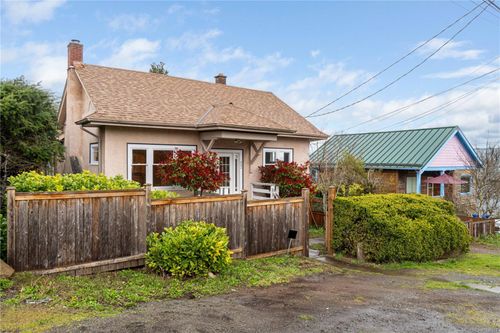 662 Farquhar St, Nanaimo, BC, V9R2E5 | Card Image