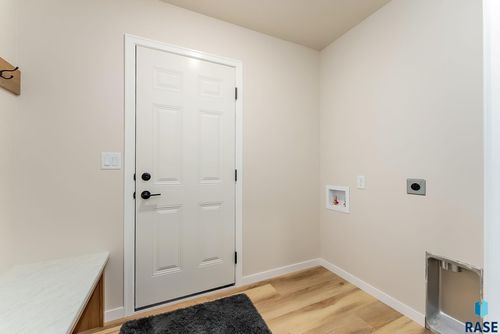 116 S Freshwater Ave, Brandon, SD, 57005-3108 | Card Image