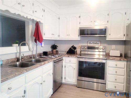320 Middle Oaks Dr, Chesapeake, VA, 23322-7502 | Card Image