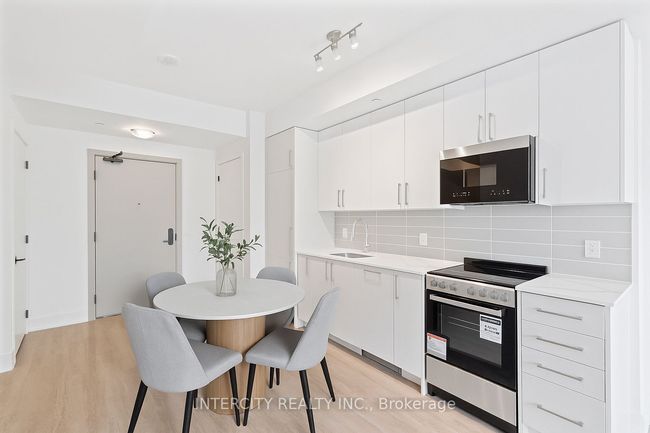 228 - 2075 King Rd, Condo with 2 bedrooms, 2 bathrooms and null parking in King City ON | Image 8