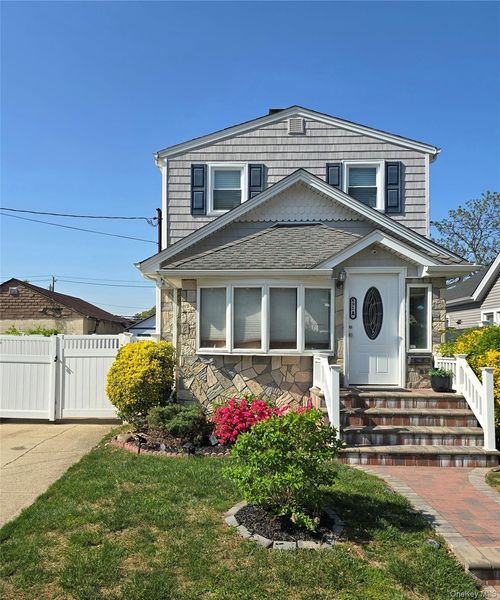 492 Cornell Ave, Rockville Centre, NY, 11570 | Card Image