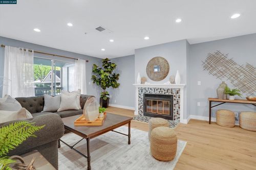 2725 Oak Rd, Walnut Creek, CA, 94597-2898 | Card Image