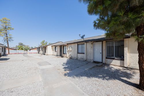 33-3646 N 69th Ave, Phoenix, AZ, 85033-4412 | Card Image
