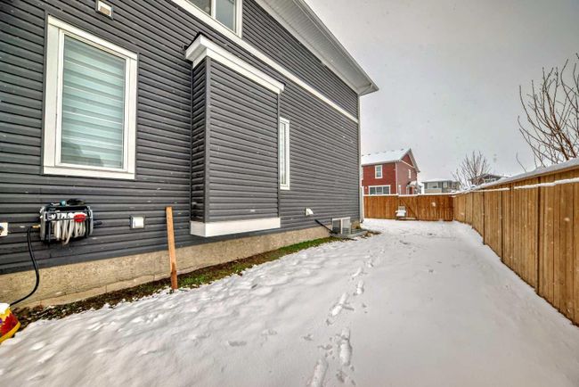 93 Red Sky Road Ne, Home with 3 bedrooms, 2 bathrooms and 4 parking in Calgary AB | Image 37