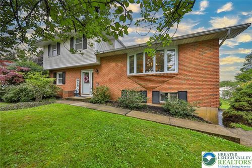 1812 Treeline Dr, Forks Twp, PA, 18040-7522 | Card Image