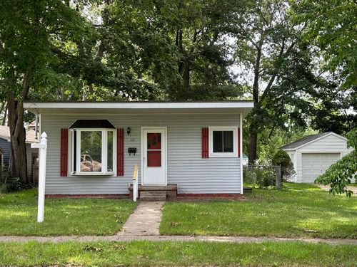 111 Prospect Ave, Plainwell, MI, 49080-1233 | Card Image