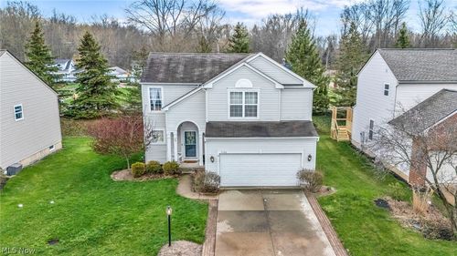 9788 Nicole Ln, Olmsted Twp, OH, 44138-4249 | Card Image