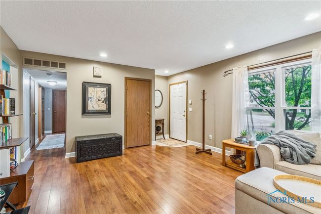 6727 Pelton Dr, House other with 3 bedrooms, 2 bathrooms and 2 parking in Whitehouse OH | Image 8