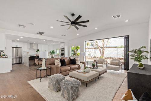 2632 E Mountain View Rd, Phoenix, AZ, 85028-4340 | Card Image
