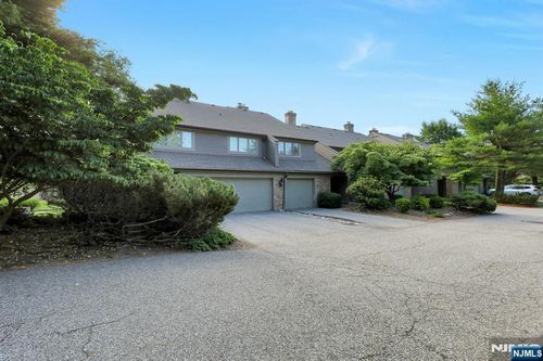 2 Sandburg Ct, Mahwah, NJ, 07430-3167 | Card Image