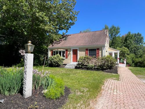 337 Middle Road, Falmouth, ME, 04105 | Card Image