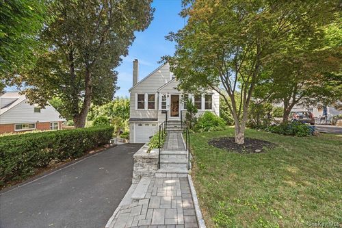 179 Serrano Ave, Hawthorne, NY, 10532-1650 | Card Image