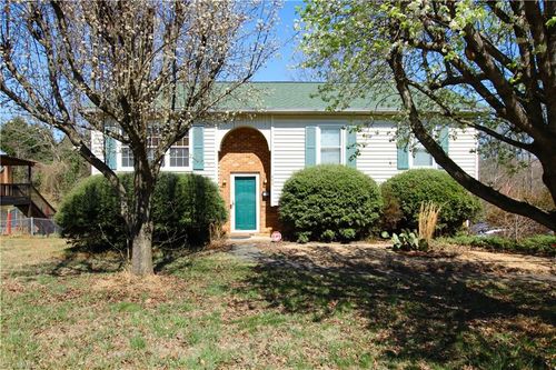 899 Elmhurst St, Winston Salem, NC, 27127-4964 | Card Image