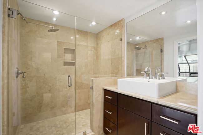 APT-802 - 880 W 1 St St, Condo with 1 bedrooms, 1 bathrooms and 1 parking in Los Angeles CA | Image 17