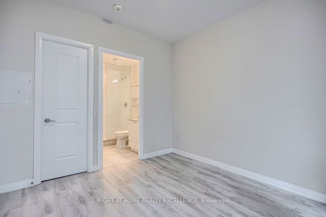 201 - 65 Watergarden Dr, Condo with 3 bedrooms, 2 bathrooms and 1 parking in Mississauga ON | Image 8