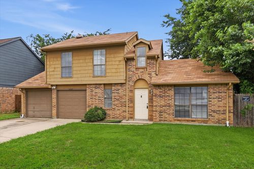 6733 Dandelion Dr, Fort Worth, TX, 76137-2373 | Card Image