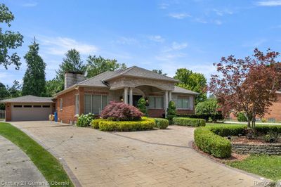 Super sharp 3 bedroom brick ranch | Image 1