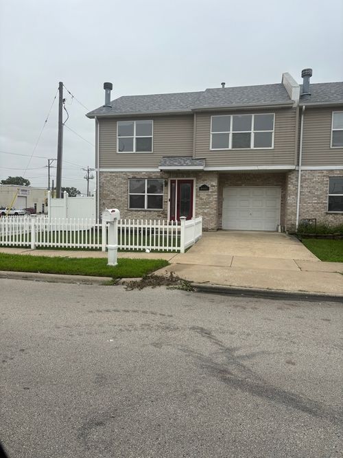 8001-8001 Thomas St, Justice, IL, 60458-1700 | Card Image