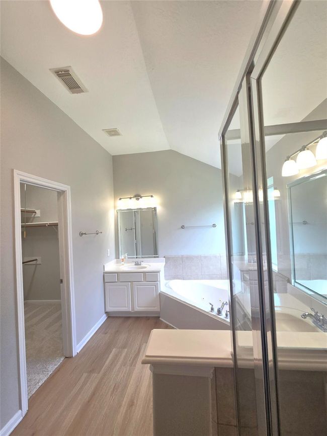 1907 Lazy Hollow Ln, House other with 3 bedrooms, 2 bathrooms and 2 parking in Pearland TX | Image 14