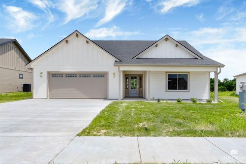 2545 Karen Ln, Junction City, KS, 66441-2884 | Card Image