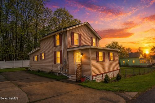 32 Lakeview St, Pittsfield, MA, 01201-1615 | Card Image