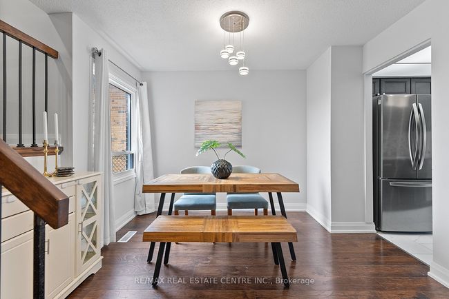 82 Simmons Blvd, House other with 3 bedrooms, 2 bathrooms and 4 parking in Brampton ON | Image 8