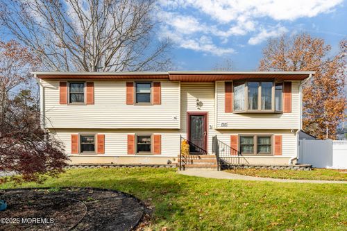 733 Commonwealth Blvd, Toms River, NJ, 08757-1728 | Card Image