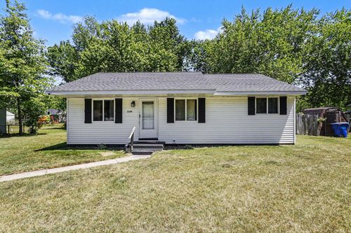 1145 Beverly Ct, Benton Harbor, MI, 49022-7805 | Card Image