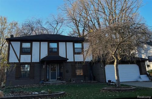 31693 Hillbrook St, Livonia, MI, 48152-3390 | Card Image