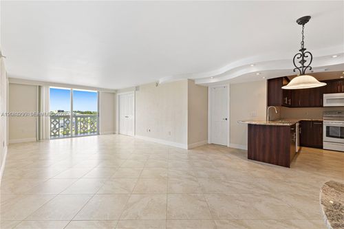 905-13155 Ixora Ct, North Miami, FL, 33181-2327 | Card Image