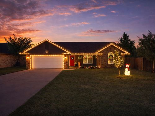 305 E 8th St, Weatherford, TX, 76086-1717 | Card Image