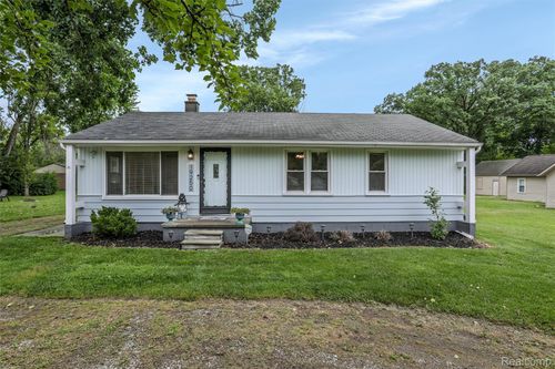 19250 Parkville St, Livonia, MI, 48152-2109 | Card Image