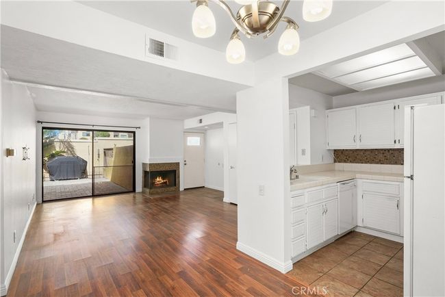 UNIT-21 - 25712 Le Parc, Condo with 1 bedrooms, 1 bathrooms and 1 parking in Lake Forest CA | Image 6