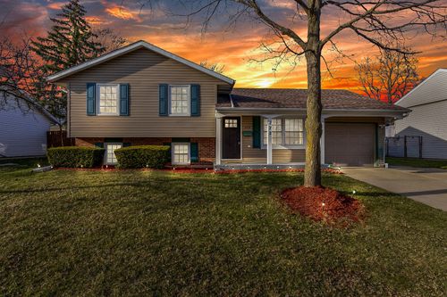272 E Wrightwood Ave, Glendale Heights, IL, 60139-2627 | Card Image