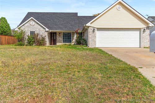 2912 Eastgate Dr, Seminole, OK, 74868-2440 | Card Image