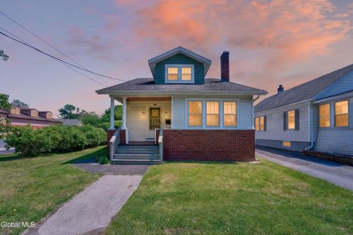 32 Osborne Road, Colonie, NY, 12205 | Card Image
