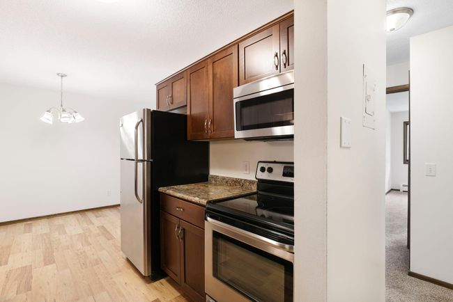 APT-208 - 205 Barry Ave S, Condo with 1 bedrooms, 1 bathrooms and null parking in Wayzata MN | Image 6