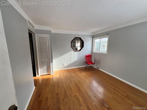 27320 Delton St, Madison Heights, MI, 48071-3318 | Card Image