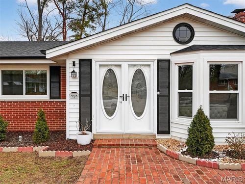 131 Romine Cir, Ballwin, MO, 63011-3017 | Card Image