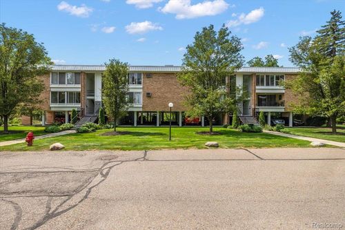 32030 Grand River Ave, Farmington, MI, 48336-4101 | Card Image